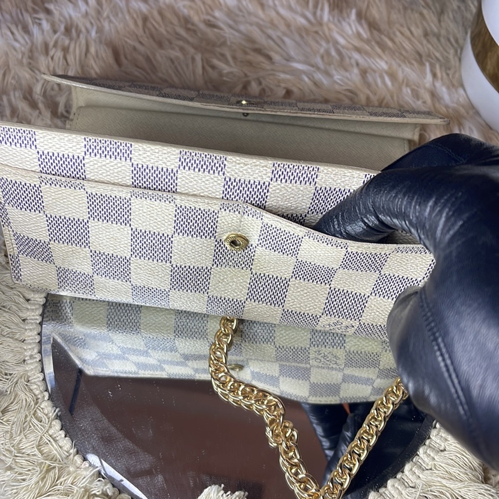 Louis Vuitton Damier International Wallet - Picture 6 of 11